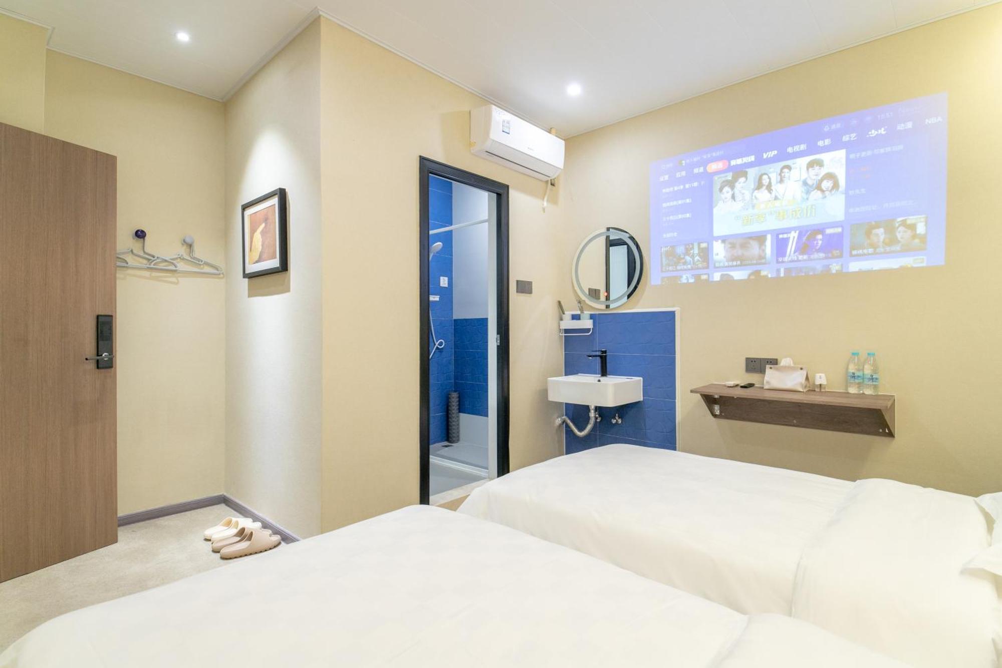 Puzzle Hotel Guangzhou Fenghuang New Village Subway Station Buitenkant foto