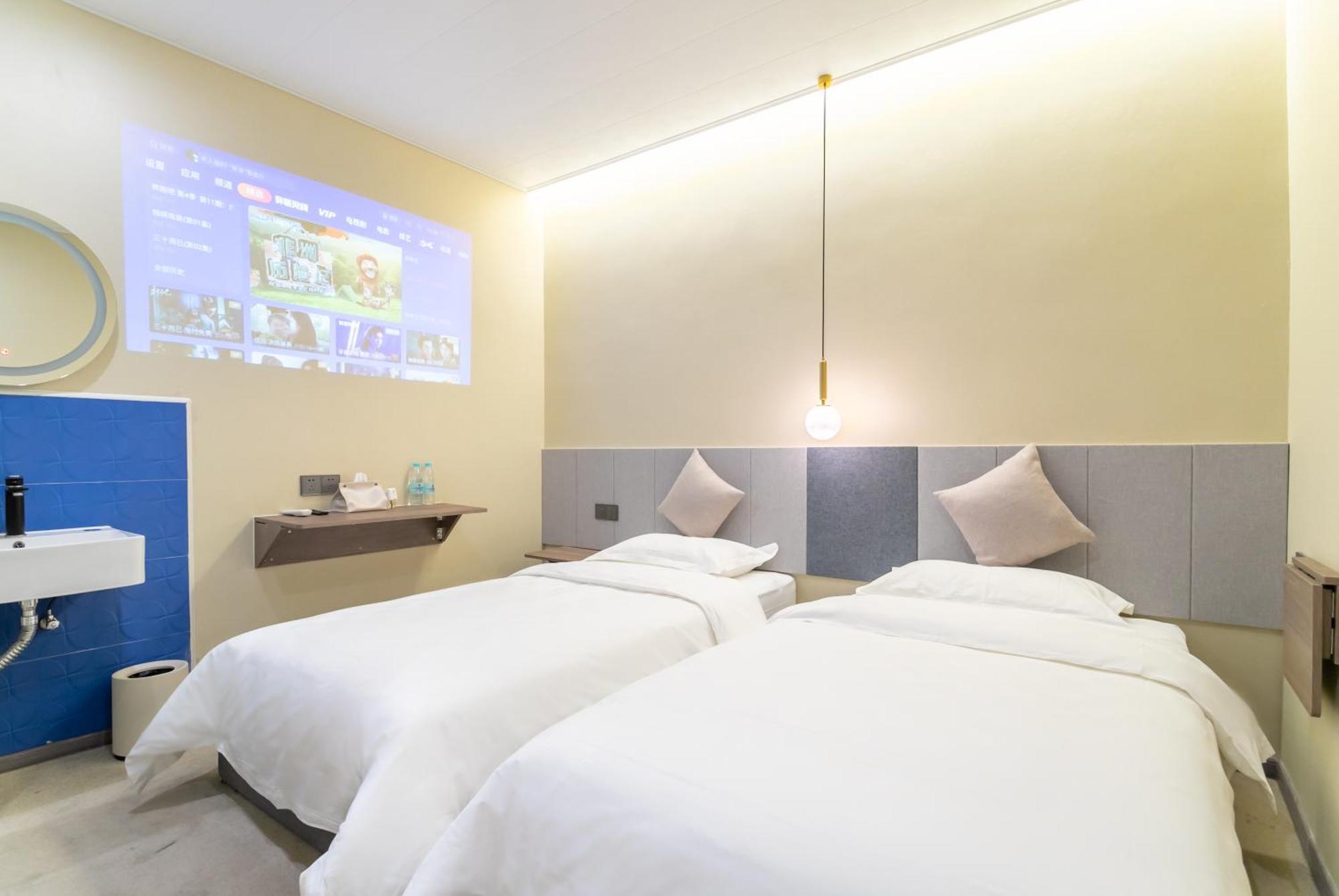 Puzzle Hotel Guangzhou Fenghuang New Village Subway Station Buitenkant foto